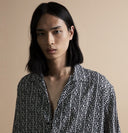 Monogram Mania: Il Fascino Ipnotico dell'Abbigliamento con Monogram.