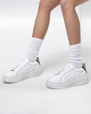 Sneakers Mode On: Stile, Comfort e Personalità in Ogni Passo.