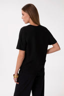 T-SHIRT PARICOLLO MEZZA MANICA CON RICAMO CON PIZZO IN TRASPARENZA E BORDO NERO
