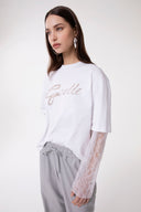 T-SHIRT PARICOLLO MEZZA MANICA CROP IN JERSEY CON MANICA LUNGA IN PIZZO BIANCA, RICAMO IN PIZZO