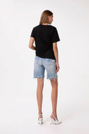 T-SHIRT PARICOLLO MEZZA MANICA CON DETTAGLIO SUL DAVANTI
