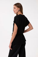 T-SHIRT PARICOLLO MEZZA MANICA CON RISVOLTO E LOGO STRASS