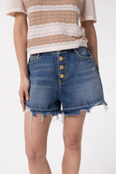 SHORT IN DENIM CON MORSETTO LOGATO SUL RETRO TASCA