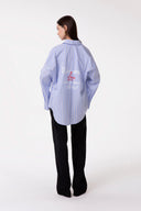 CAMICIA OVER IN BASTONETTO DI COTONE CON CLAIM STAMPATO