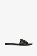 SANDALO FLAT CON METAL LOGO