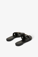 SANDALO FLAT CON METAL LOGO