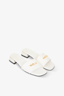 SANDALO CON TACCO TESSUTO MATELASSE E PLACCHETTA LOGO