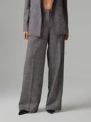 PANTALONE LOOSE CON PINCES