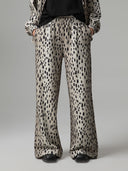 PANTALONE IN FELPA GAMBA LARGA CON STAMPA MACULA ALLOVER