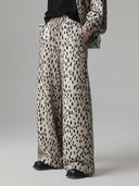 PANTALONE IN FELPA GAMBA LARGA CON STAMPA MACULA ALLOVER