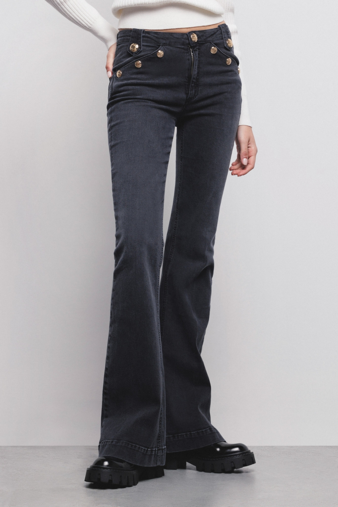 Jeans Flare Con Bottoni Denim Nero