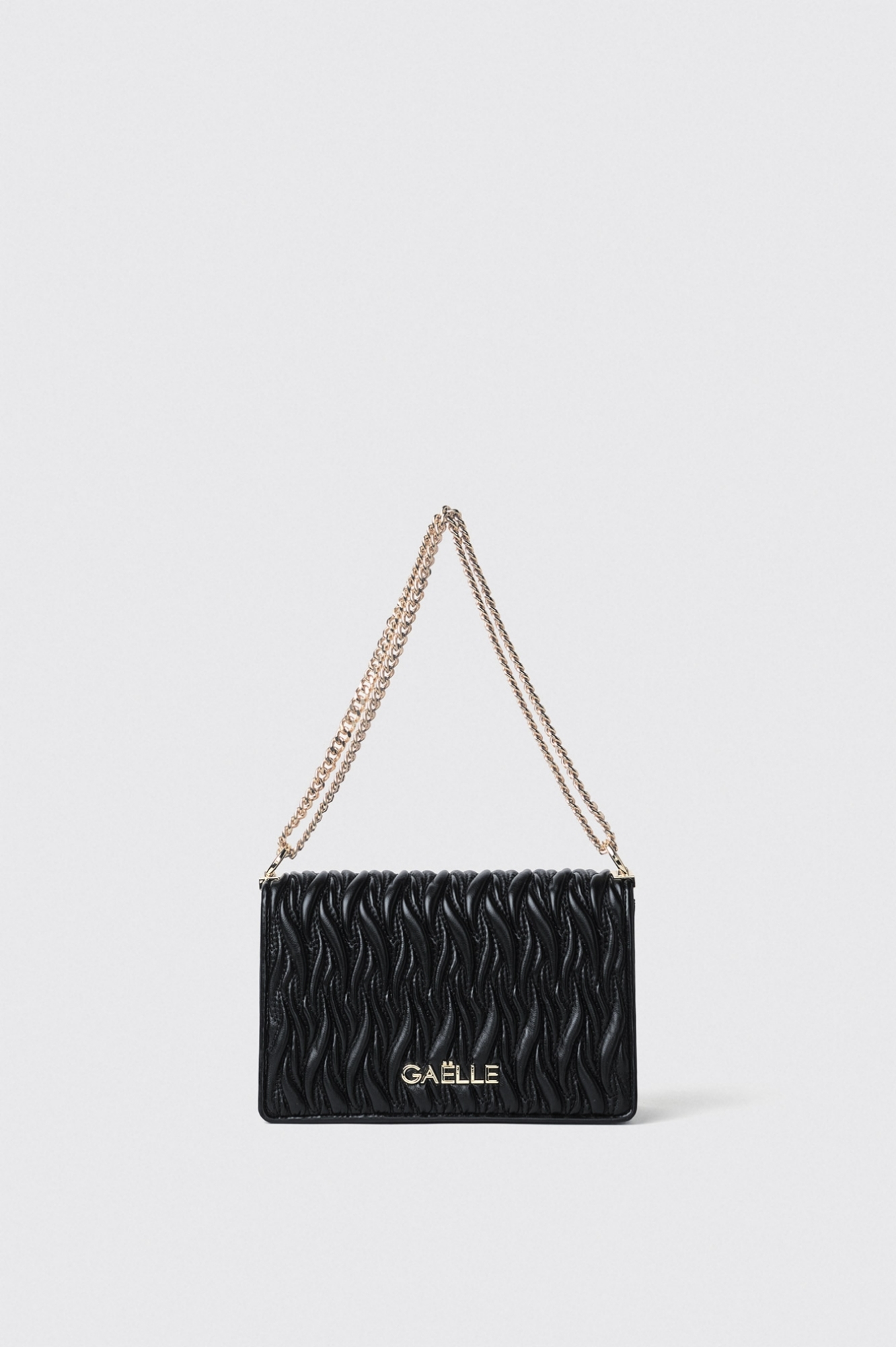 Reg shoulder strap plisse' con logo in metallo • Nero