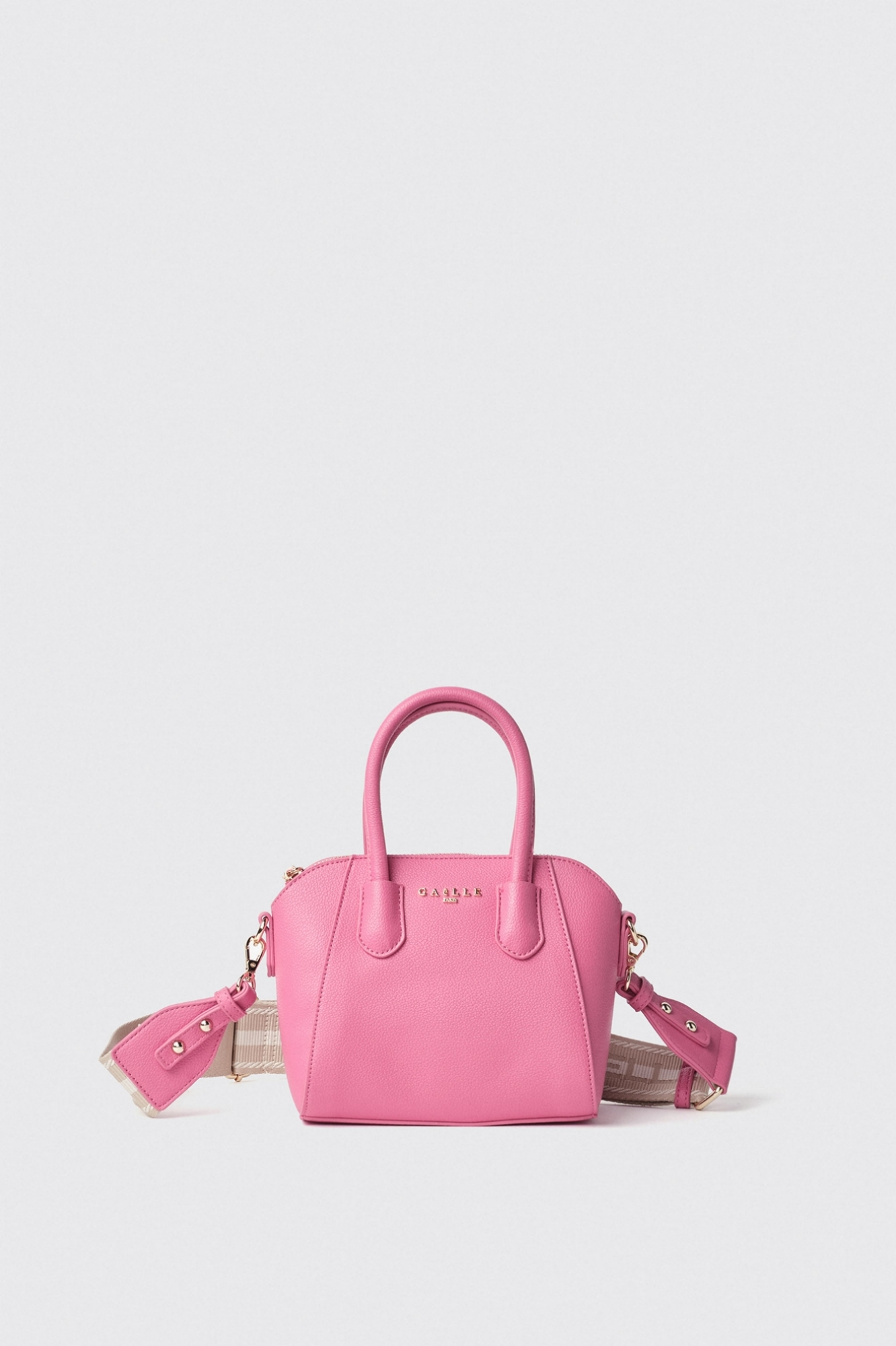 Mini duffle con logo in metallo e tracolla jacquard • Fucsia